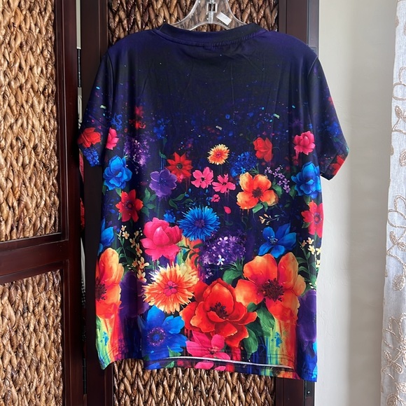 Exclusive tshirt bright floral super soft was a gift not my style - Picture 3 of 6
